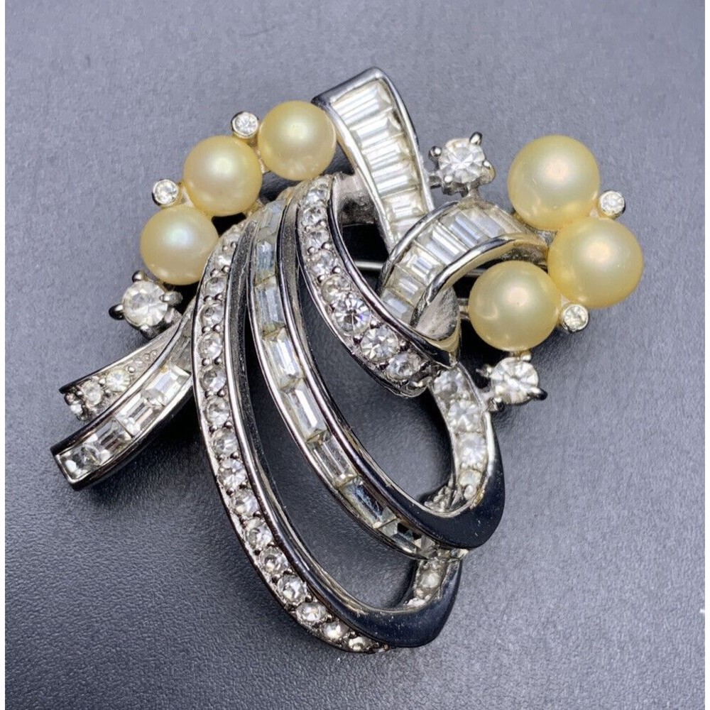 Pennino Brooch Pin Faux Pearl Baguette Clear Rhinestone Channel Set Vintage